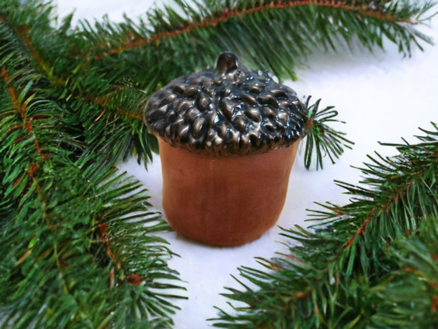 Acorn trinket box