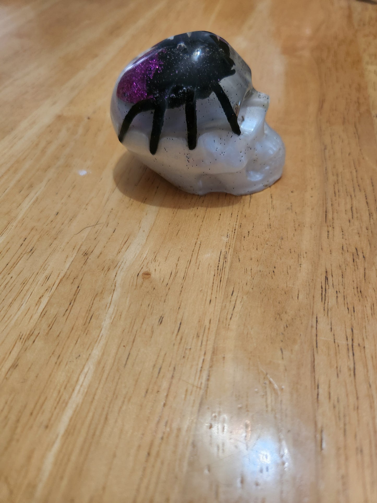 Medium skull with spider