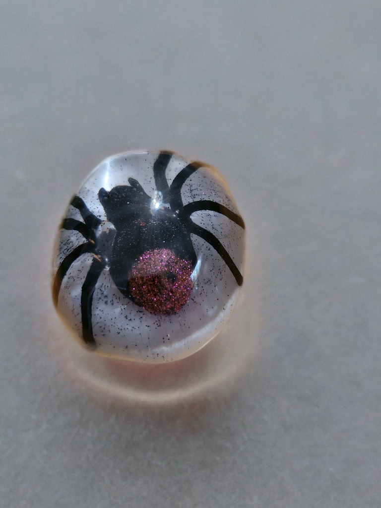 Skull with spider (large)