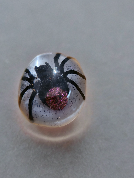 Skull with spider (large)
