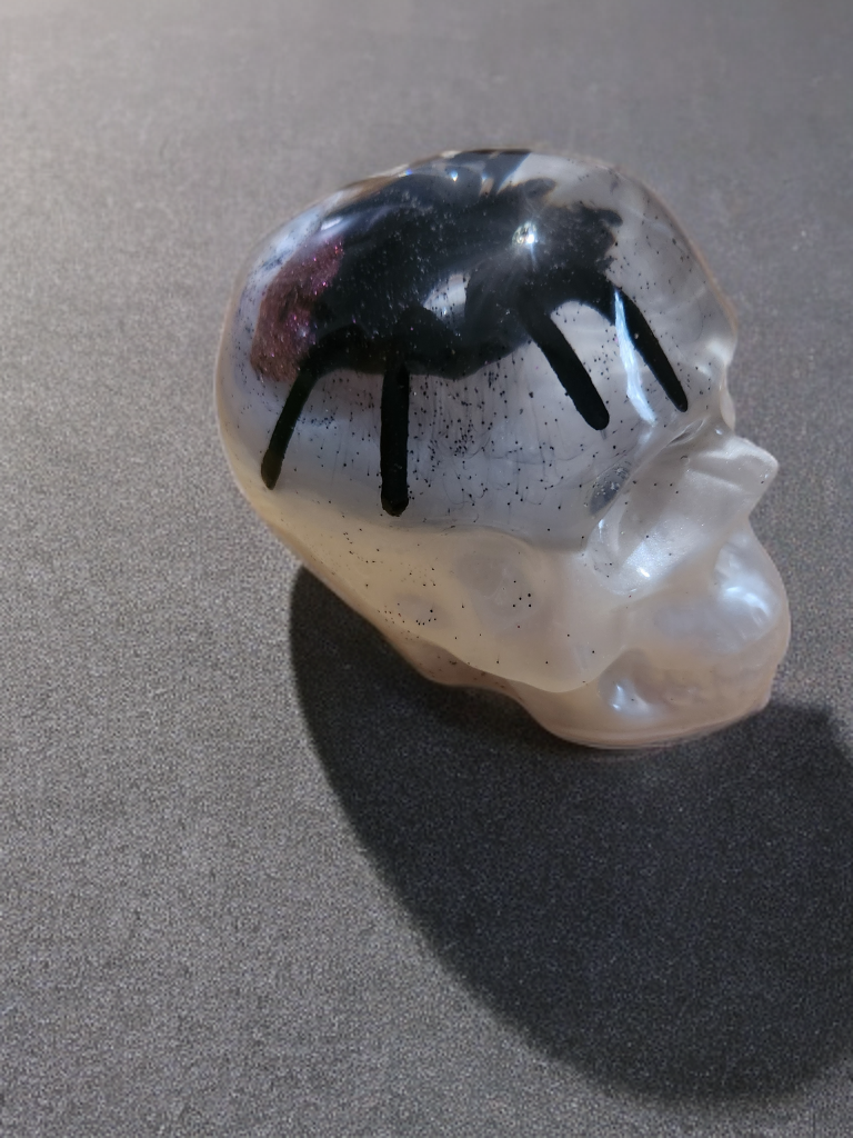 Skull with spider (large)